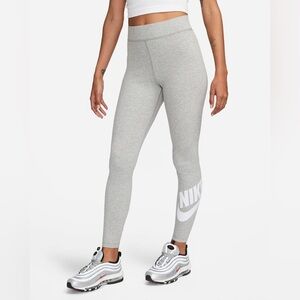 Nike Sportswear Classics
Women's High-Waisted Graphic Leggings, NEW